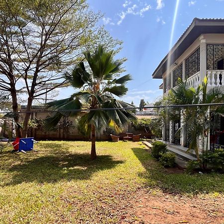 Akogo House - Bnb , Hostel, Backpackers & Volunteer Center Mombassa Buitenkant foto