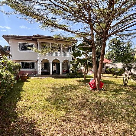 Akogo House - Bnb , Hostel, Backpackers & Volunteer Center Mombassa Buitenkant foto