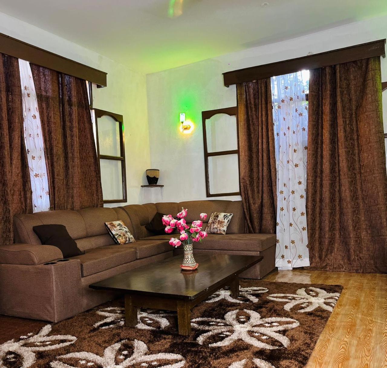 Akogo House - Bnb , Hostel, Backpackers & Volunteer Center Mombassa Buitenkant foto