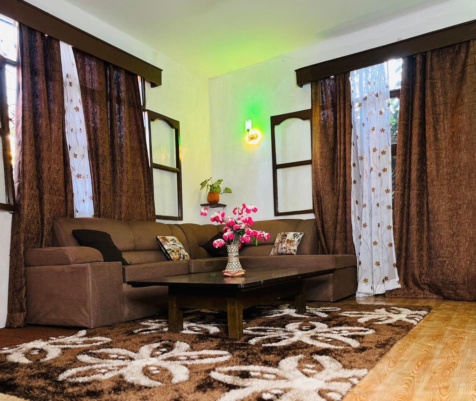 Akogo House - Bnb , Hostel, Backpackers & Volunteer Center Mombassa Buitenkant foto