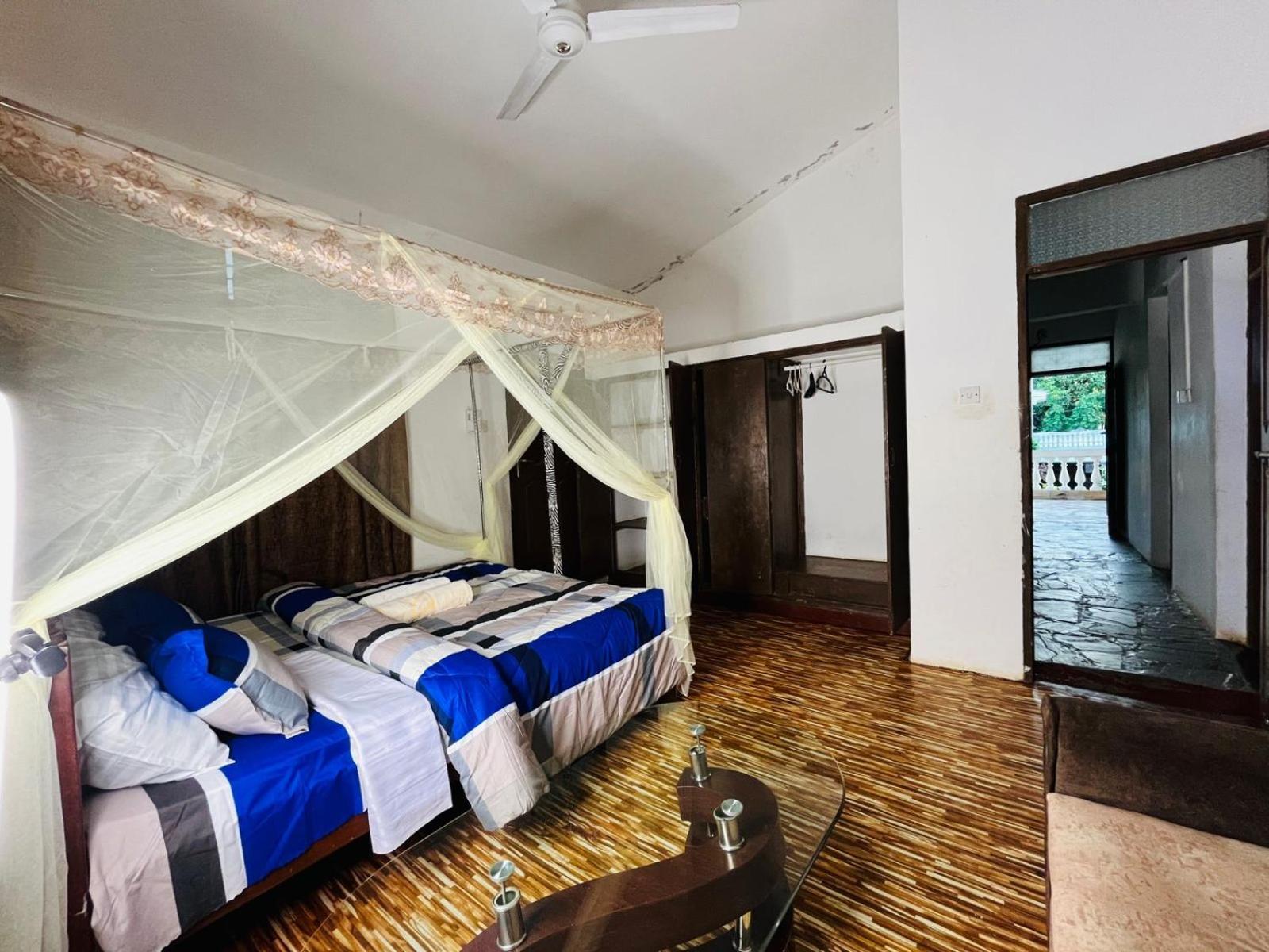 Akogo House - Bnb , Hostel, Backpackers & Volunteer Center Mombassa Buitenkant foto