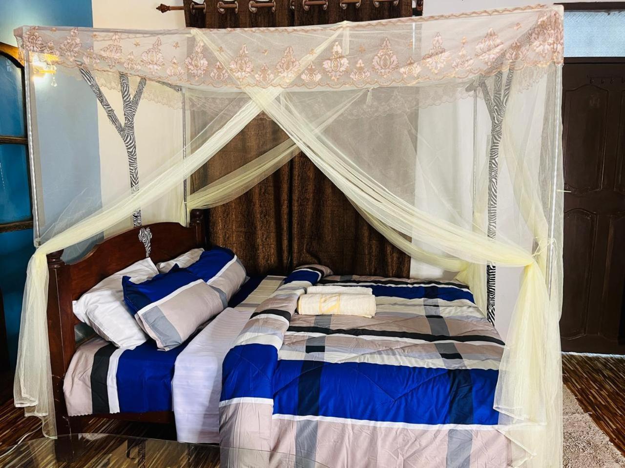 Akogo House - Bnb , Hostel, Backpackers & Volunteer Center Mombassa Buitenkant foto