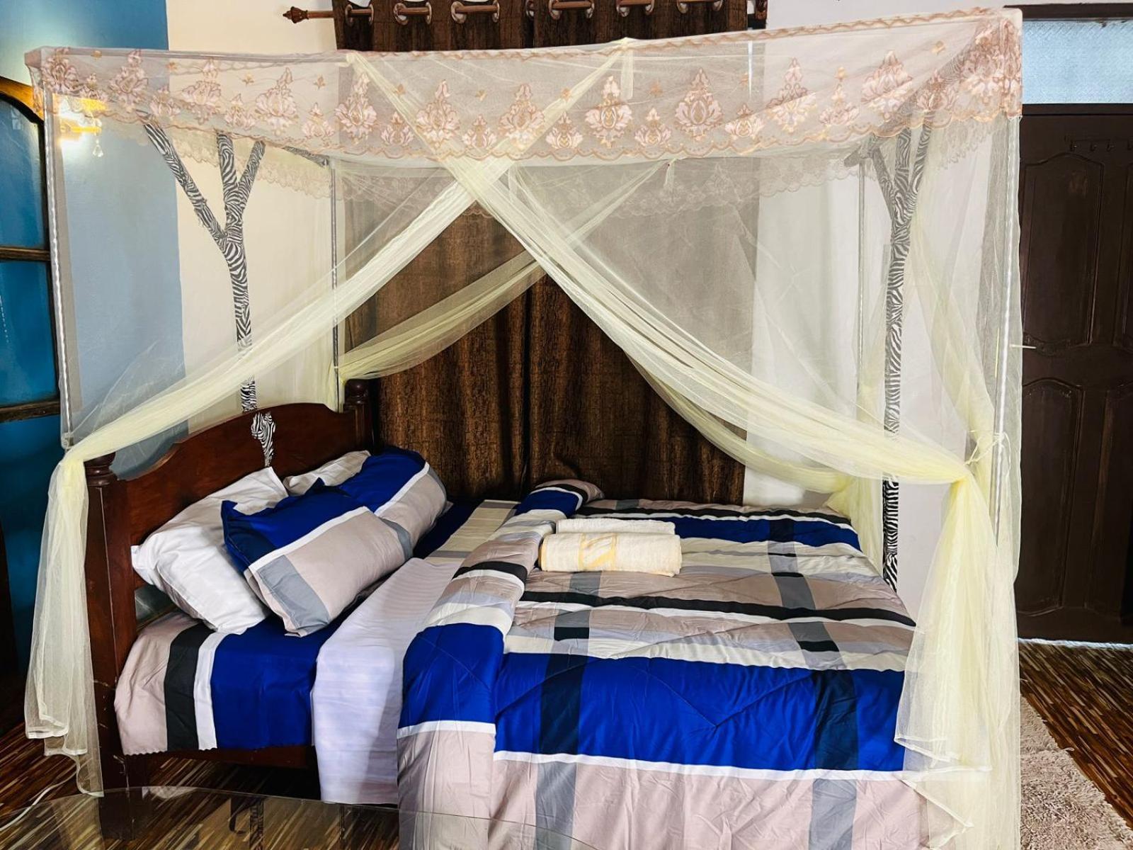 Akogo House - Bnb , Hostel, Backpackers & Volunteer Center Mombassa Buitenkant foto