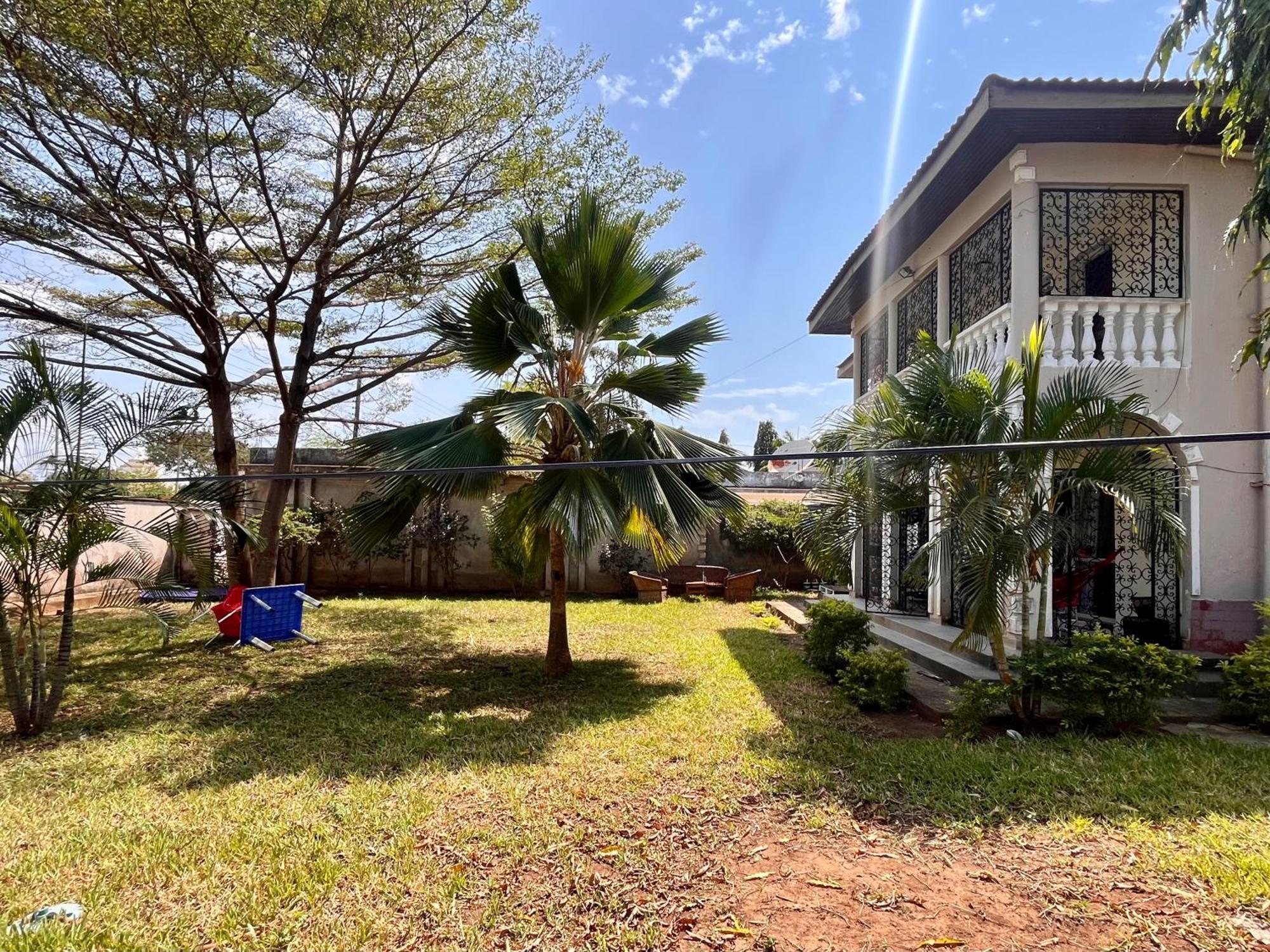 Akogo House - Bnb , Hostel, Backpackers & Volunteer Center Mombassa Buitenkant foto