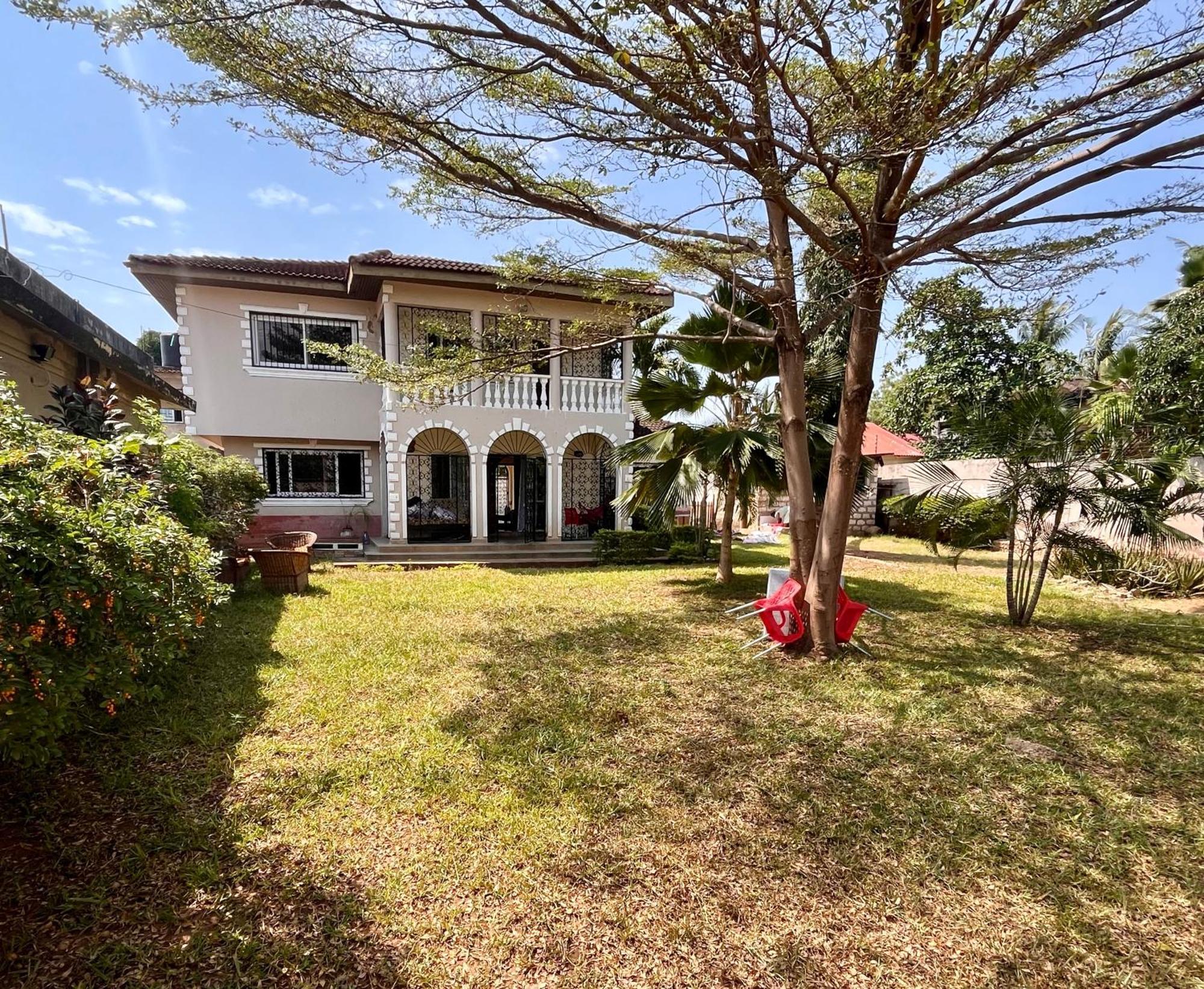 Akogo House - Bnb , Hostel, Backpackers & Volunteer Center Mombassa Buitenkant foto