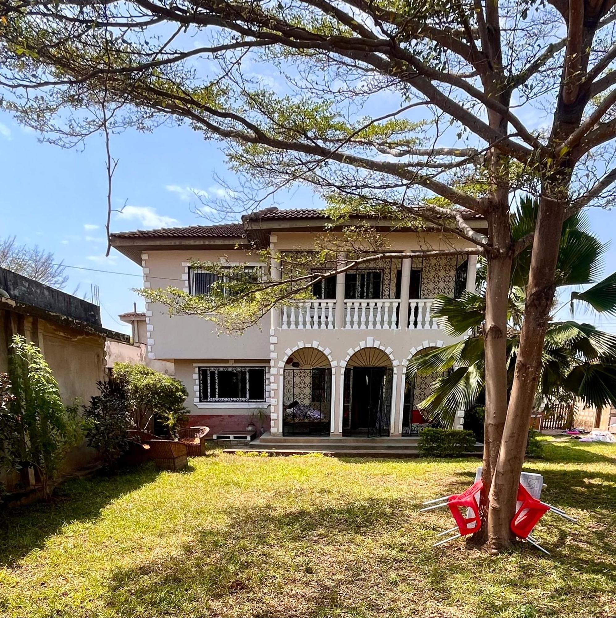 Akogo House - Bnb , Hostel, Backpackers & Volunteer Center Mombassa Buitenkant foto