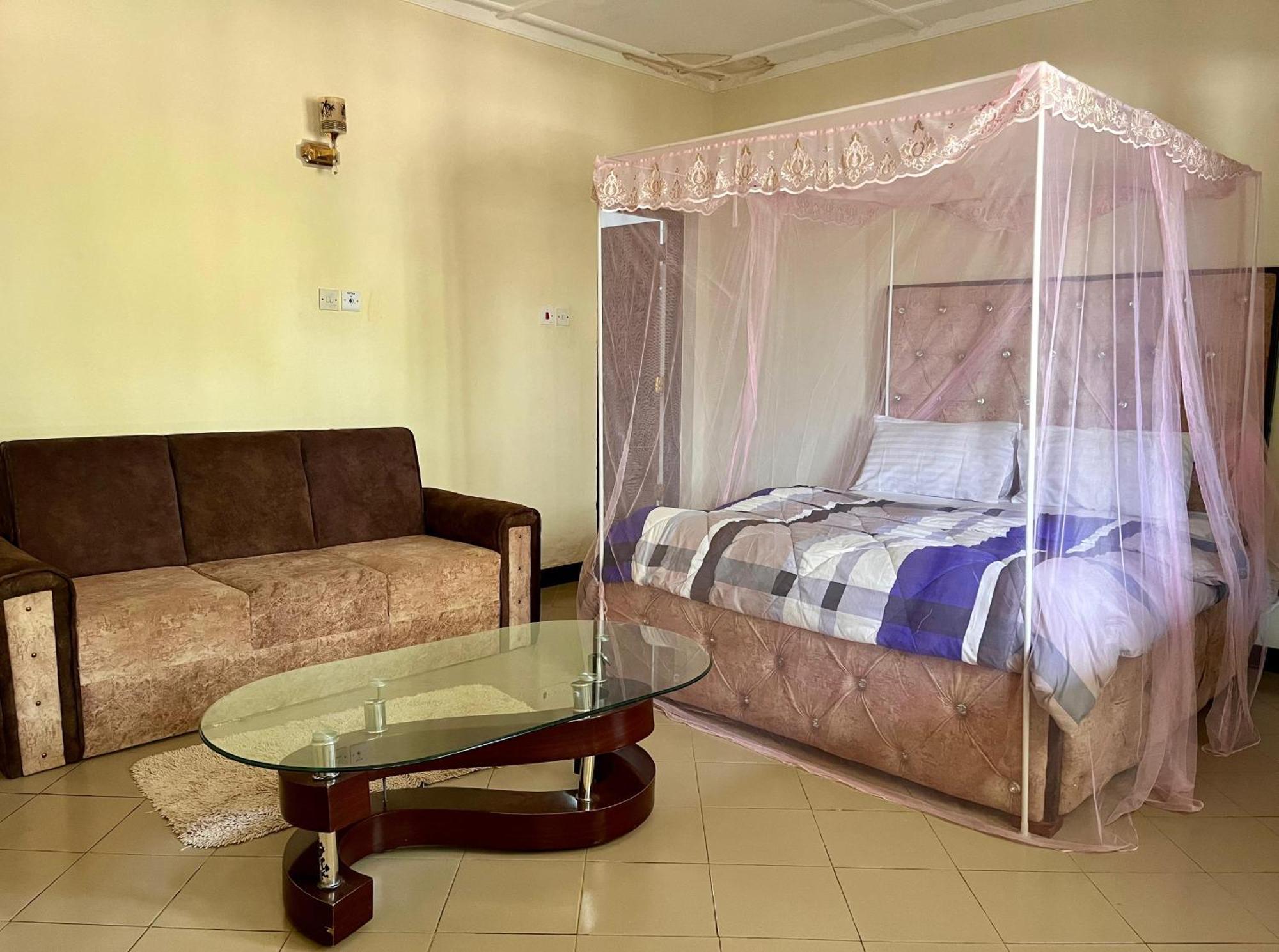 Akogo House - Bnb , Hostel, Backpackers & Volunteer Center Mombassa Buitenkant foto