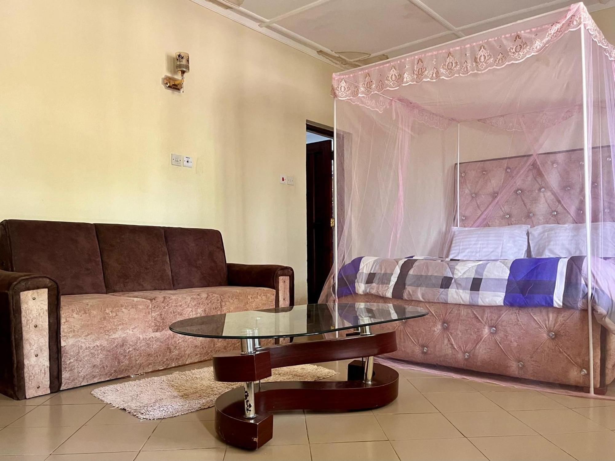 Akogo House - Bnb , Hostel, Backpackers & Volunteer Center Mombassa Buitenkant foto