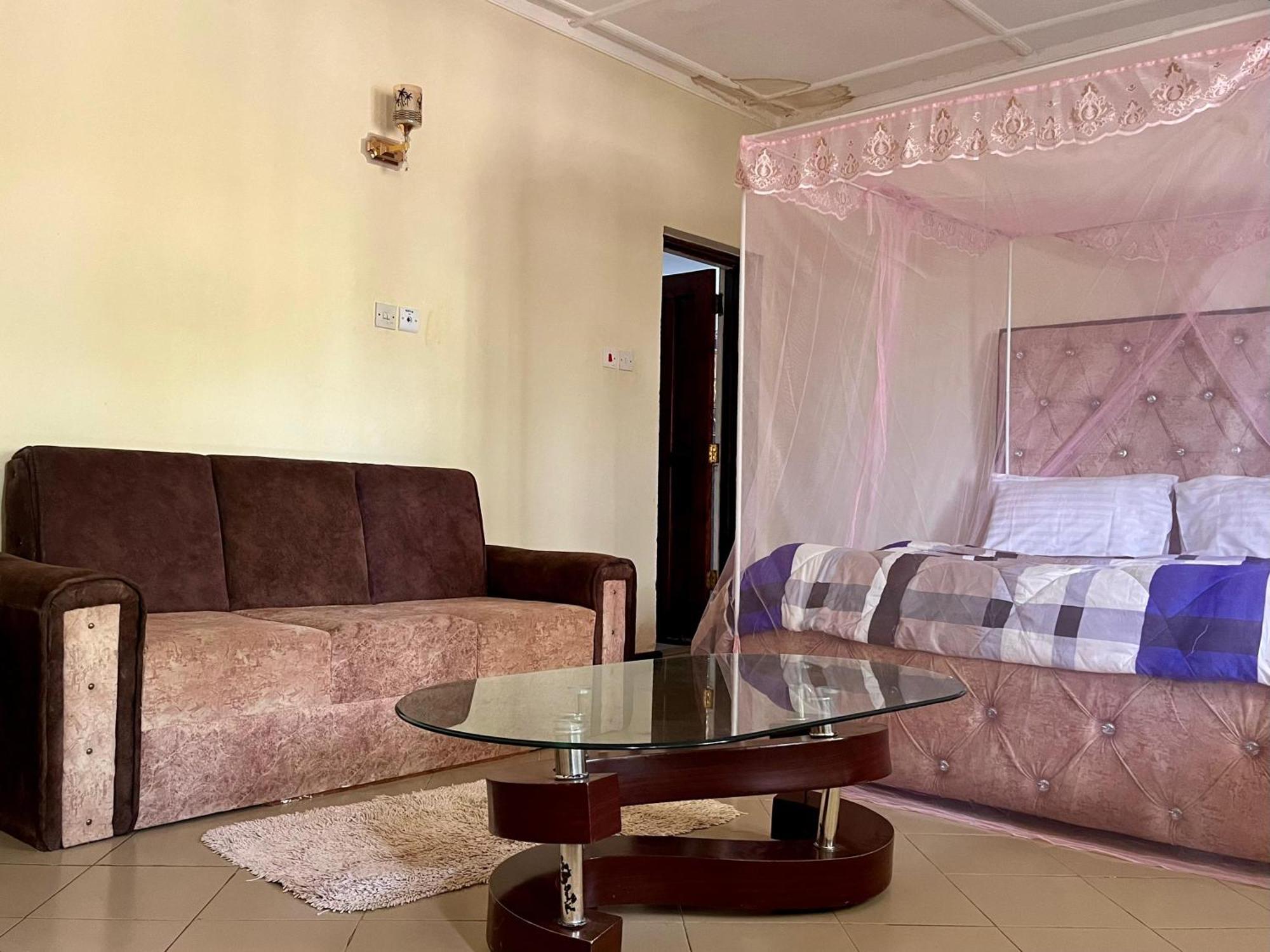 Akogo House - Bnb , Hostel, Backpackers & Volunteer Center Mombassa Buitenkant foto