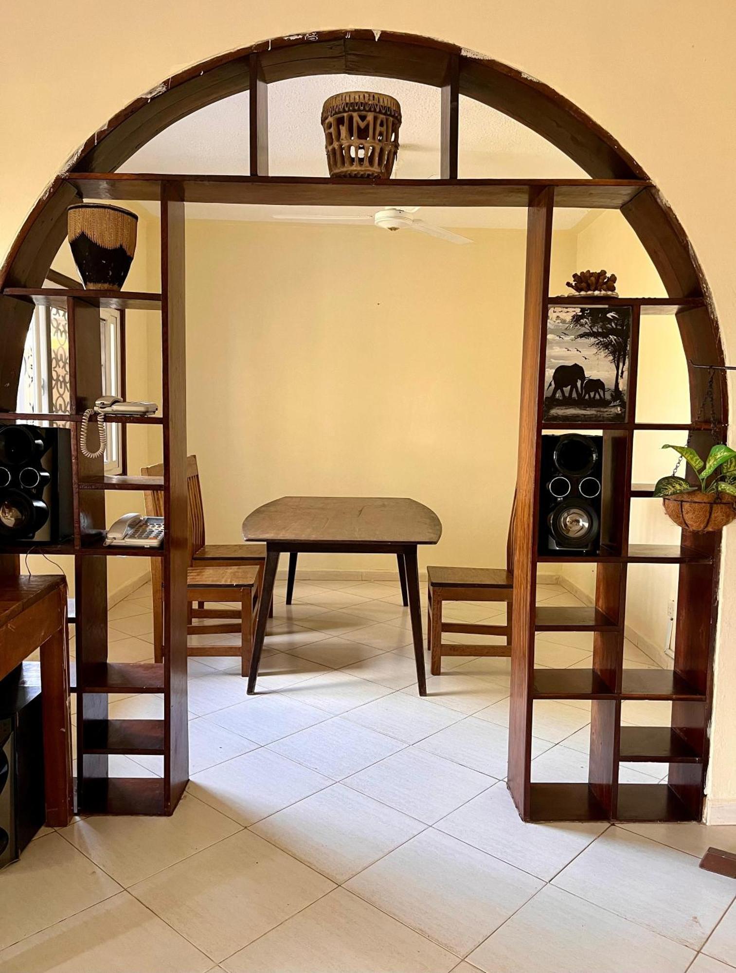 Akogo House - Bnb , Hostel, Backpackers & Volunteer Center Mombassa Buitenkant foto