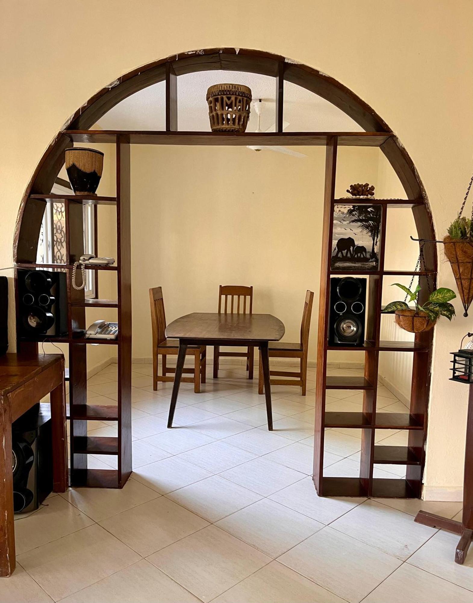 Akogo House - Bnb , Hostel, Backpackers & Volunteer Center Mombassa Buitenkant foto