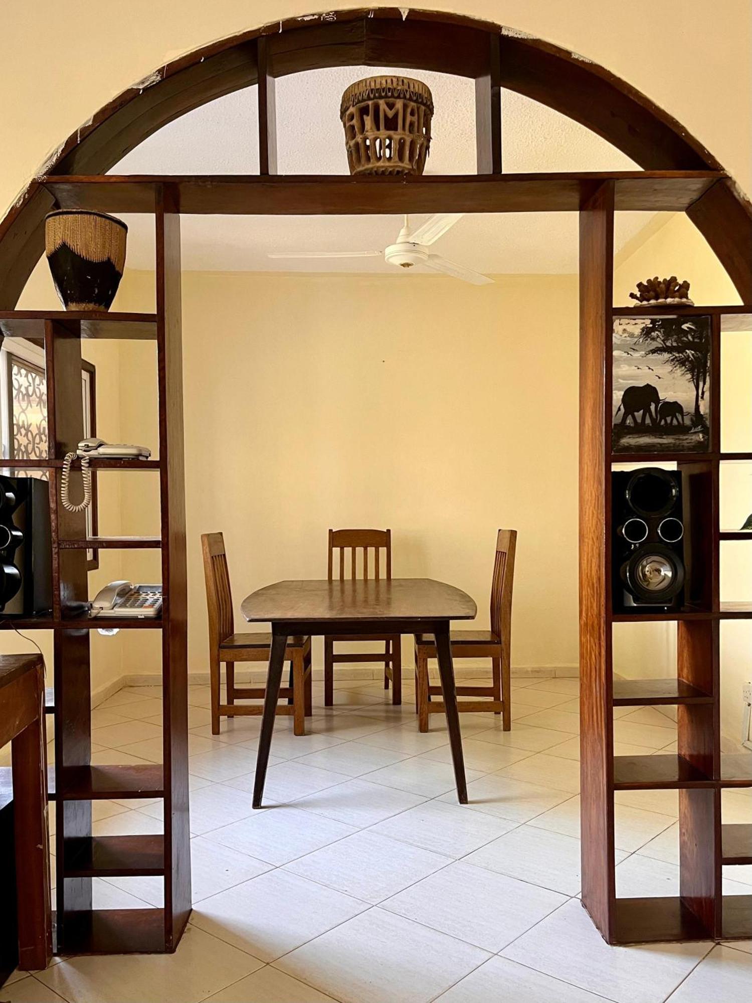Akogo House - Bnb , Hostel, Backpackers & Volunteer Center Mombassa Buitenkant foto