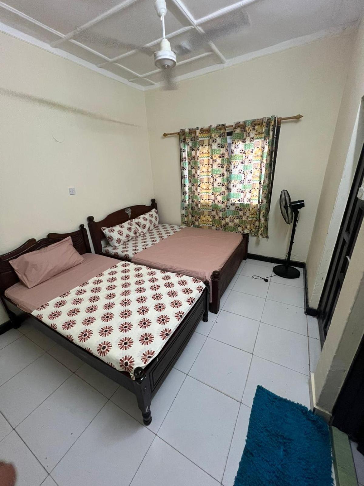 Akogo House - Bnb , Hostel, Backpackers & Volunteer Center Mombassa Buitenkant foto