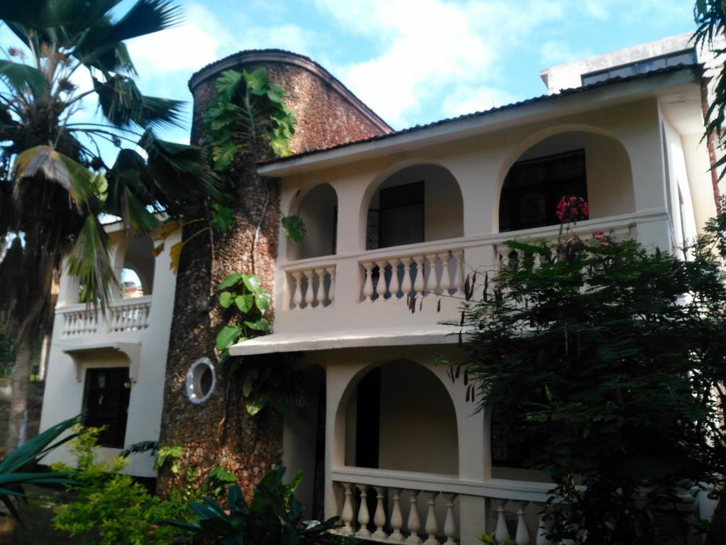 Akogo House - Bnb , Hostel, Backpackers & Volunteer Center Mombassa Buitenkant foto