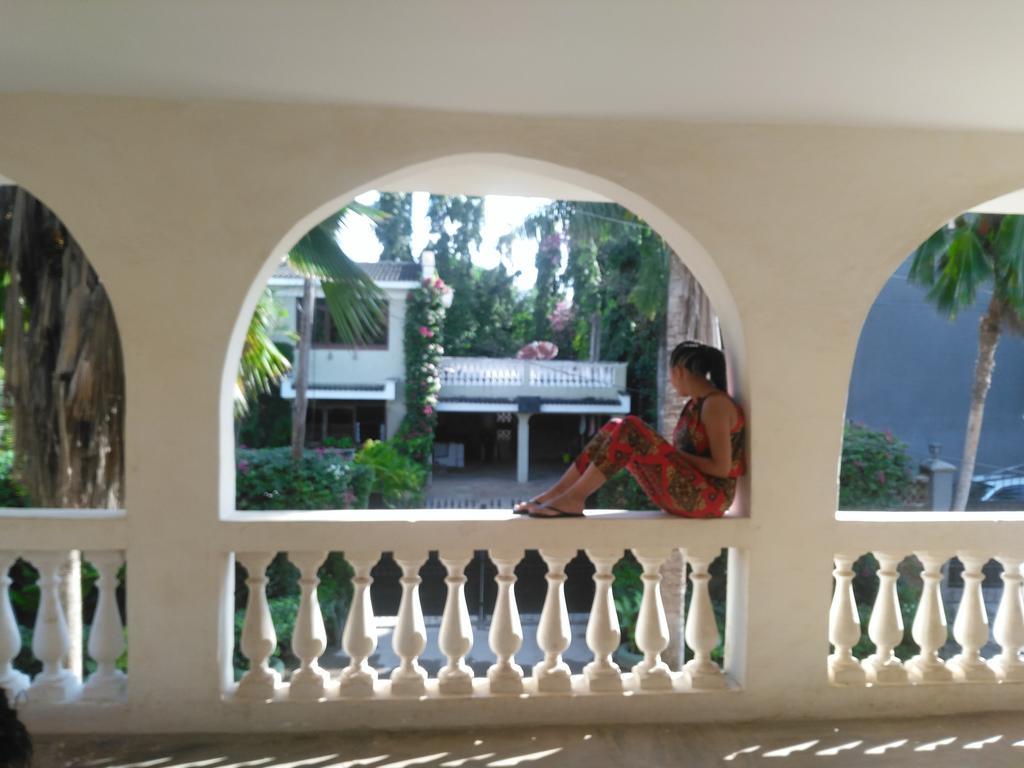 Akogo House - Bnb , Hostel, Backpackers & Volunteer Center Mombassa Buitenkant foto