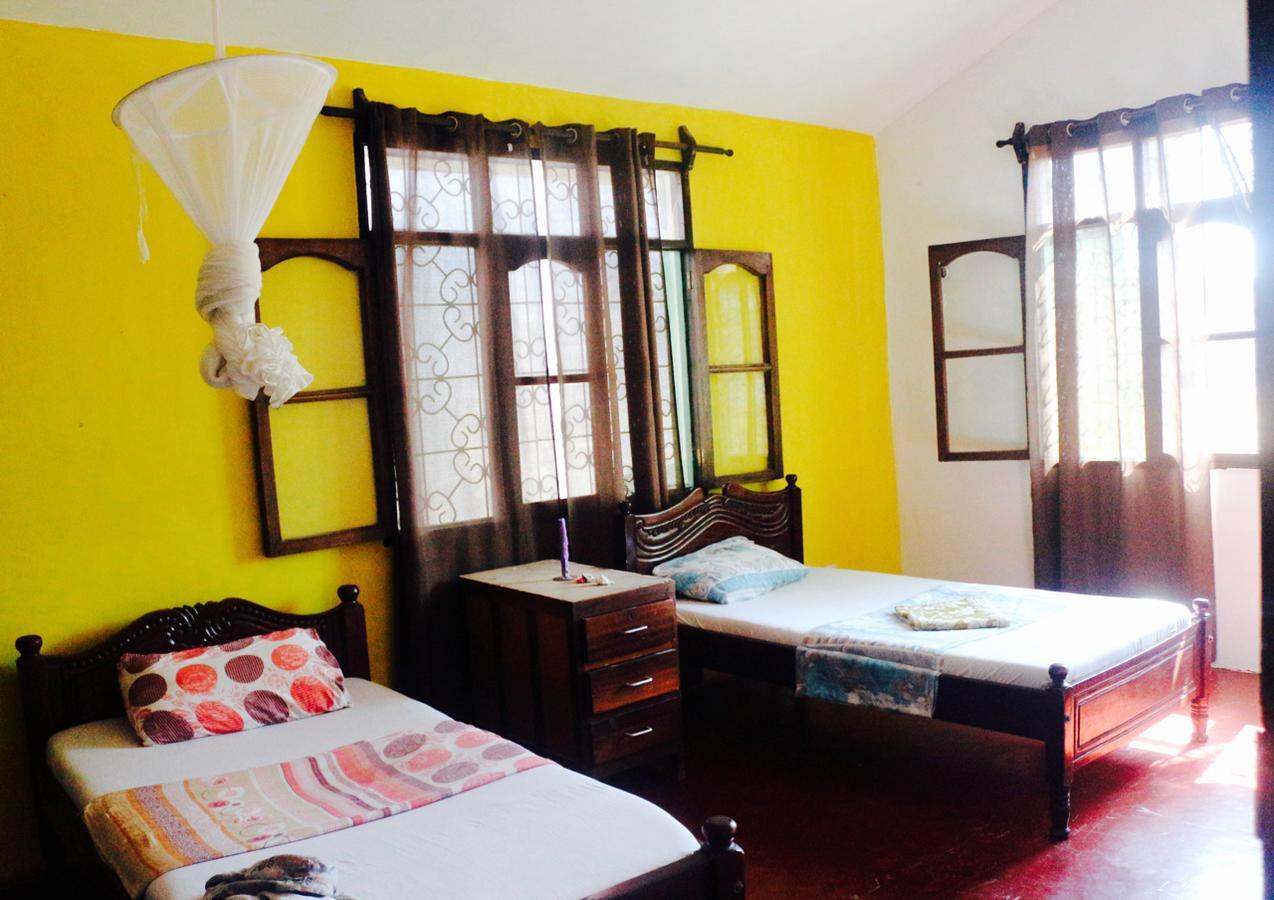Akogo House - Bnb , Hostel, Backpackers & Volunteer Center Mombassa Buitenkant foto
