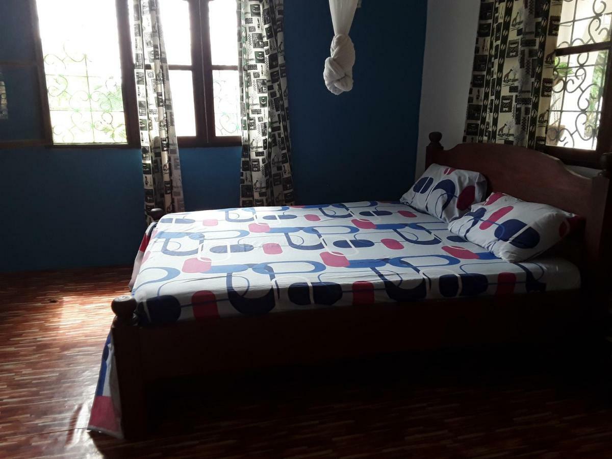 Akogo House - Bnb , Hostel, Backpackers & Volunteer Center Mombassa Buitenkant foto