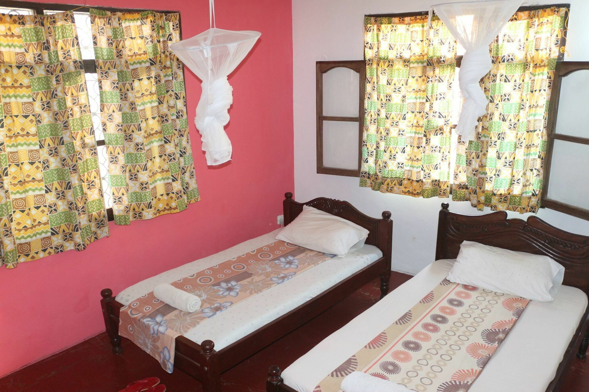 Akogo House - Bnb , Hostel, Backpackers & Volunteer Center Mombassa Buitenkant foto