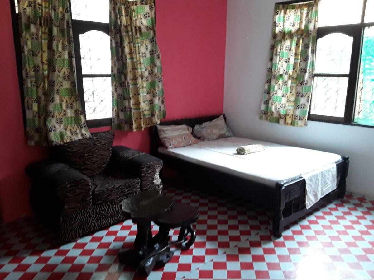 Akogo House - Bnb , Hostel, Backpackers & Volunteer Center Mombassa Buitenkant foto